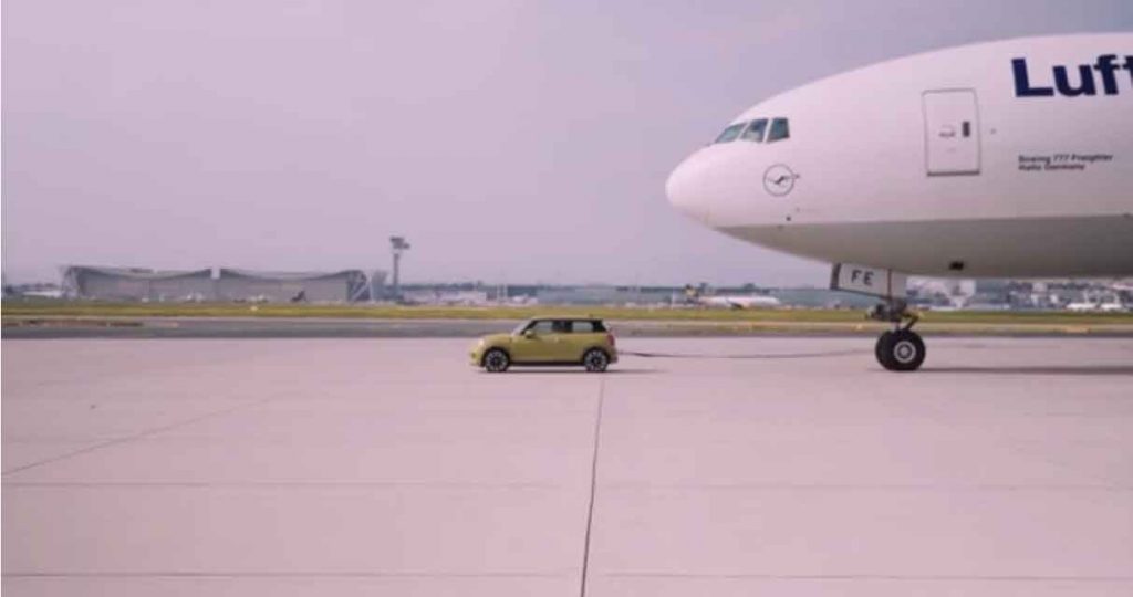 Screenshot MINI zieht Lufthansa