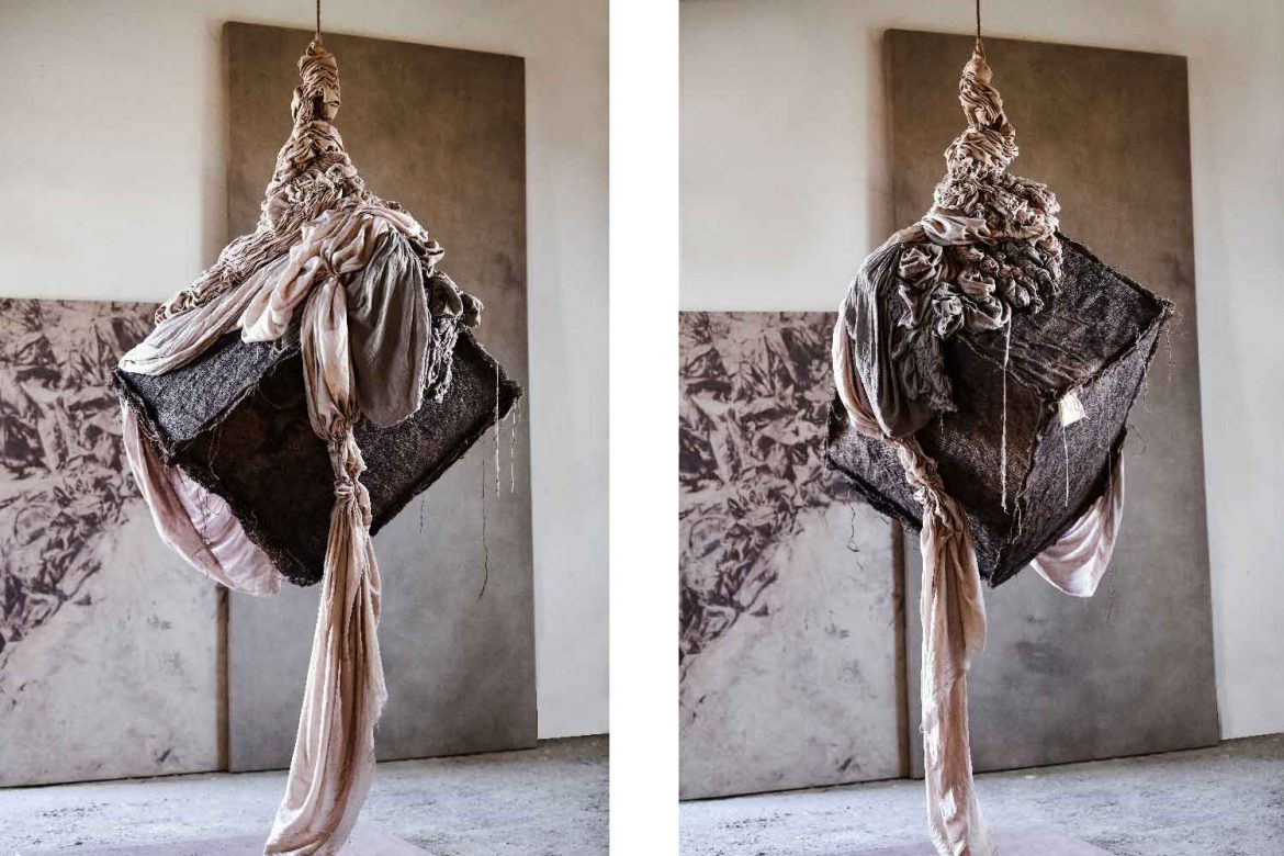 Textilienskulpturen von Marije Dijkstra.