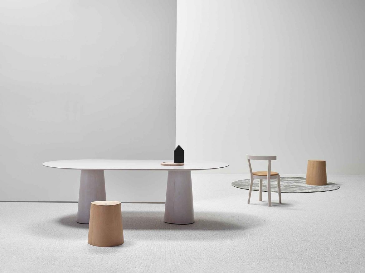 Tisch P.O.V. 464 im Design von Kaschkasch. © TON, Foto: Martin Chum