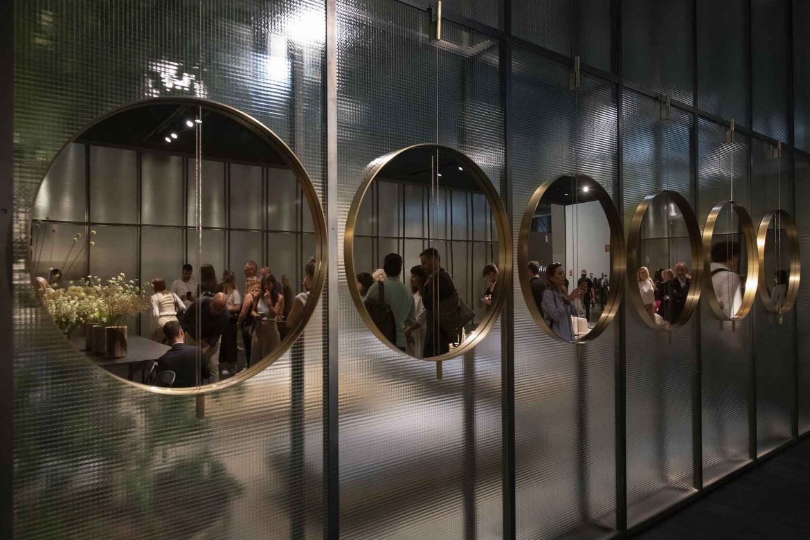 Gut besucht: Der Messestand von Living Divani auf dem Salone del Mobile 2022. © Alessandro Russotti