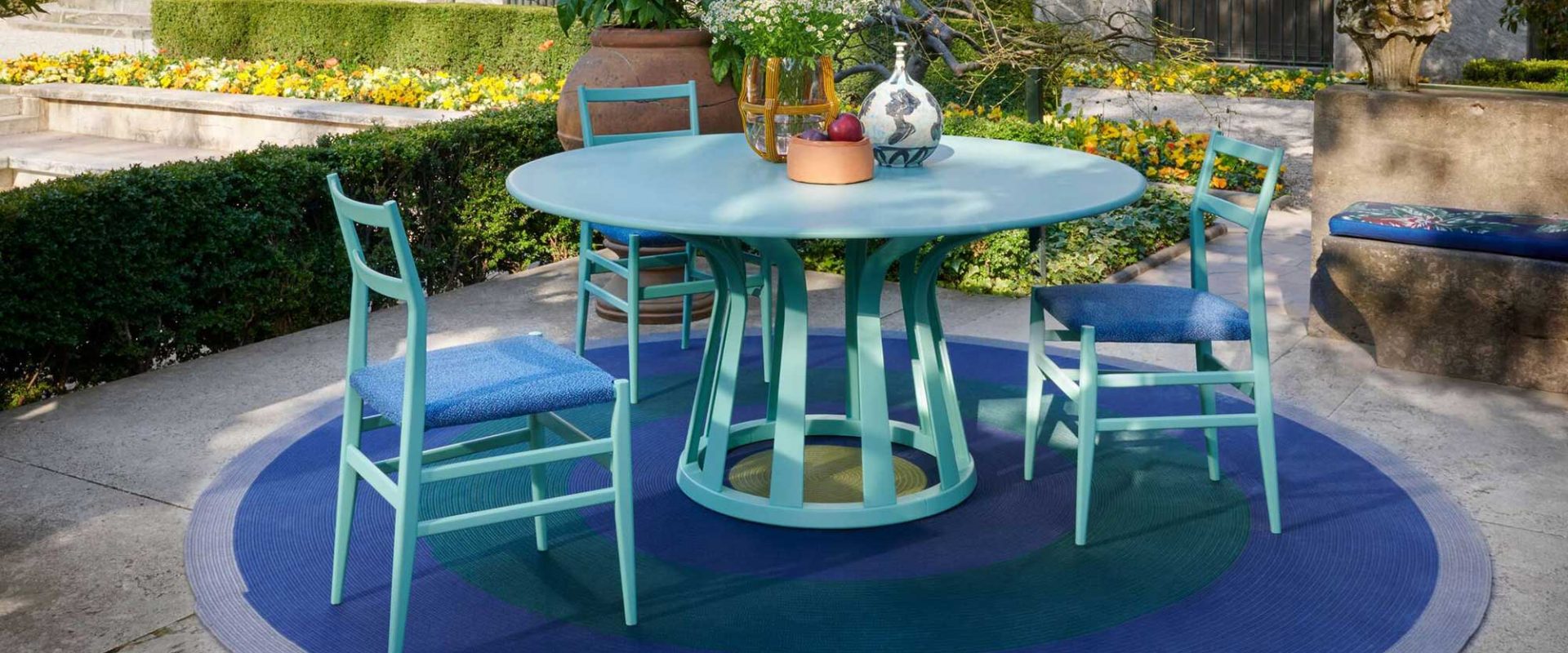 Den legendären Leggera-Stuhl von Gio Ponti gibt es nun auch in einer Outdoor-Version. © Cassina