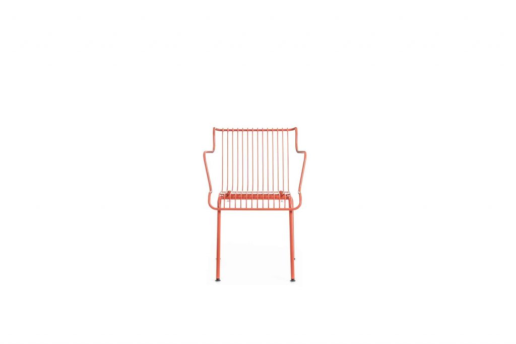 Stühle aus Linien sind minimalistisch und elegant. Im Fall von „South“ hat Designer Konstantin Grcic daraus eine geradezu majestätische Form entwickelt. © Magis