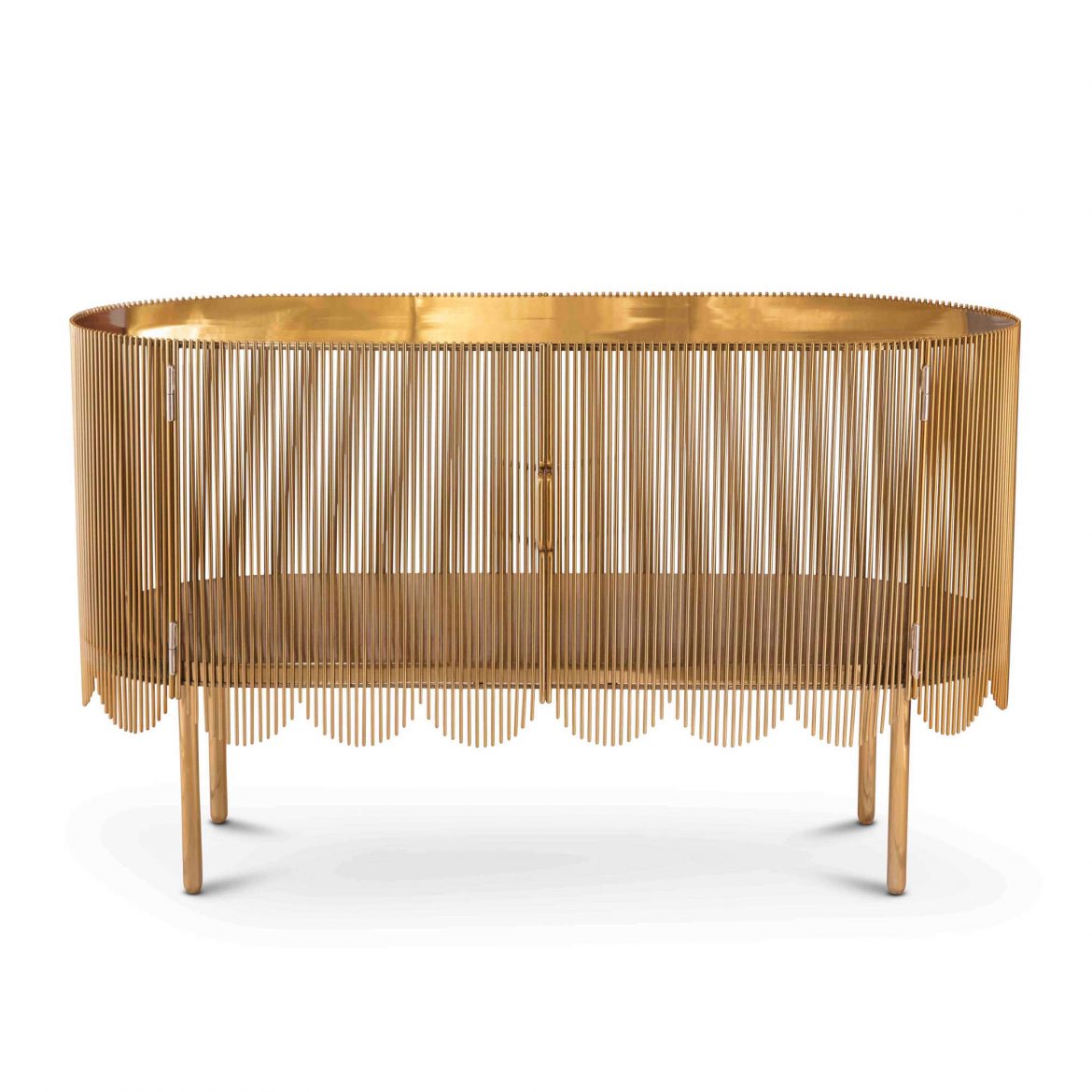 Feine „Schnüre“ aus Metall machen die besondere Erscheinung von „String“ aus. © Scarlet Splendour