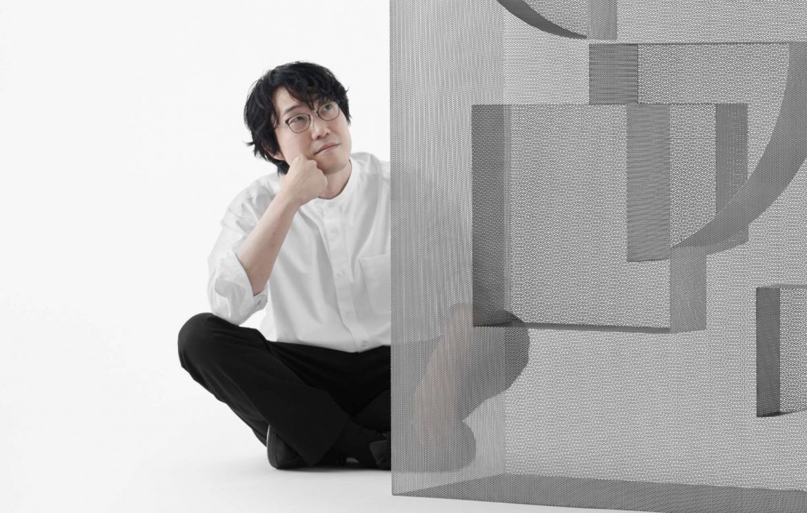 Oki Sato (nendo) achtet auf die kleinen Risse und Veränderungen im Alltag. Foto © Hiroshi Iwasaki