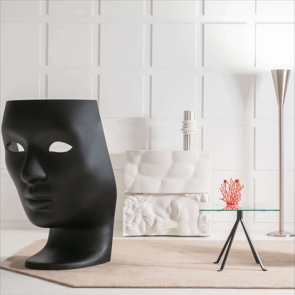 Das wohl bekannteste Design von Driade, das bereits vielfach in Filmen zu sehen war, ist „Nemo“ von Fabio Novembre. Im Bild sind weitere Produkte des Unternehmens wie Ercole e Afrodite oder TENOCHTITLAN zu sehen. © Driade