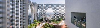 Die Typologie des Hochhauses ist die am schnellsten wachsende Architekturform. Eine Blaupause für zukünftige Entwicklungen stellt das Gewinnerprojekt CapitaSpring dar. Foto © Finbarr Fallon