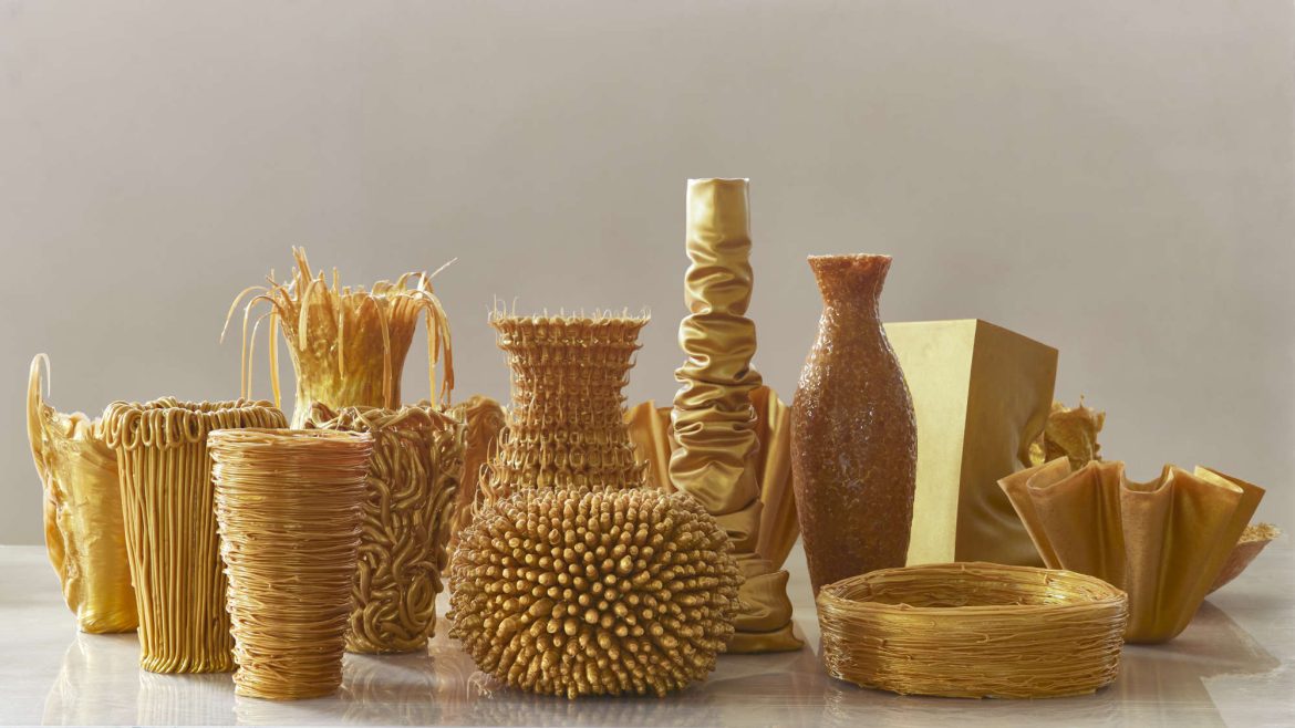 Was an Honigtopf oder Karamell-Bonbons denken lässt, besteht aus Silikon, das Alessandro Ciffo auf beeindruckende Weise bearbeitet. © Silvia Sirpresi